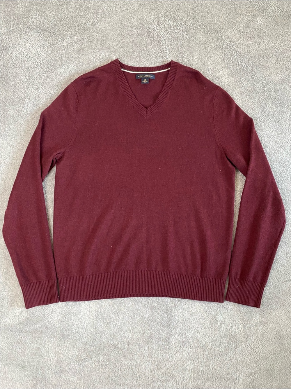 Banana Republic Burgundy Extra Fine Merino Wool V-Neck Sweater M Dark Academia